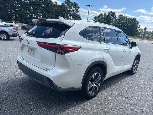 Used 2021 Toyota Highlander XLE FWD image 8