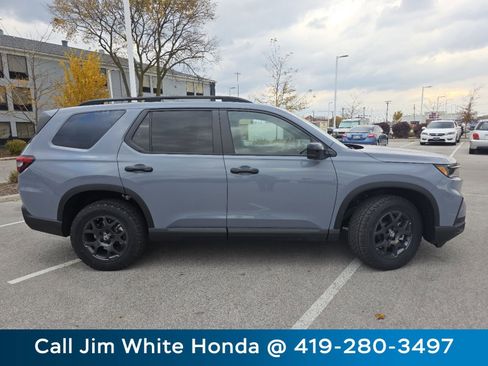 New 2025 Honda Pilot TrailSport image 13