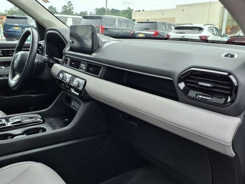 Used 2025 Honda Pilot Touring image 13