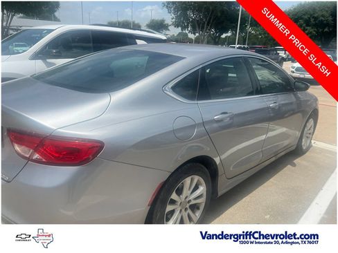 Used 2016 Chrysler 200 Limited FWD image 9