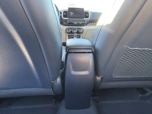 Used 2022 Hyundai Venue Limited image 17