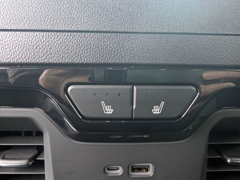 Certified 2025 GMC Sierra 1500 AT4 w/ Technology Package image 29