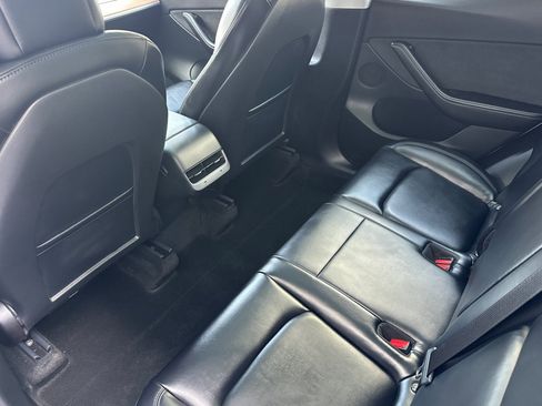 Used 2022 Tesla Model Y Performance image 12