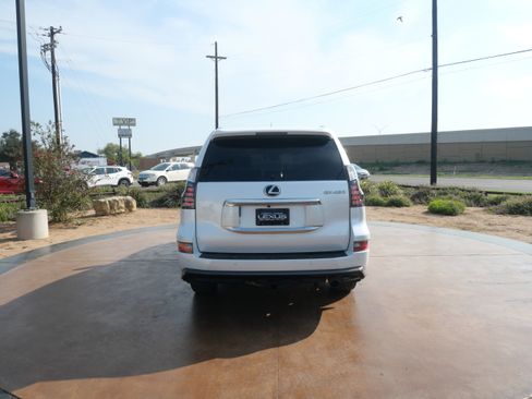 Used 2023 Lexus GX 460 Premium image 4