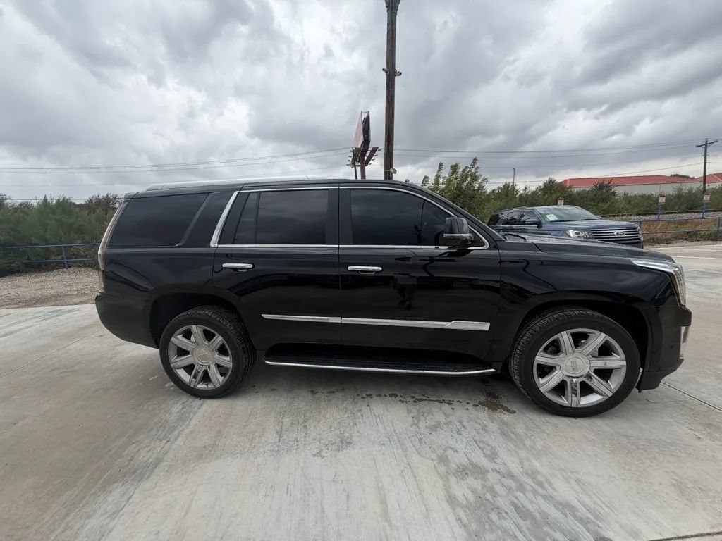 Used 2018 Cadillac Escalade Luxury RWD image 4