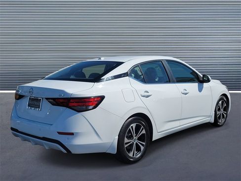 Used 2021 Nissan Sentra SV image 3