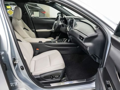 Certified 2025 Lexus UX 300h FWD w/ Accessory Package (Z2) image 17