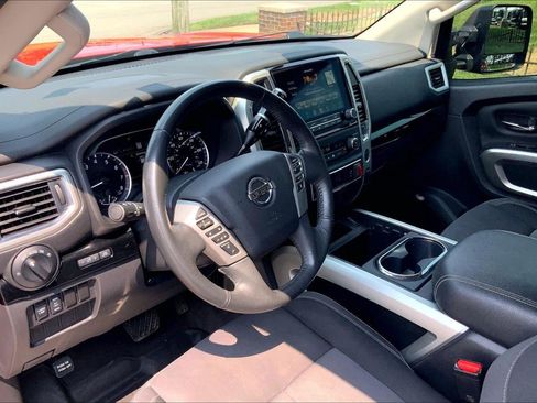 Used 2022 Nissan Titan SV w/ SV Convenience Package AWD/4WD image 15