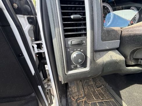 Used 2015 RAM 1500 Express AWD/4WD image 36