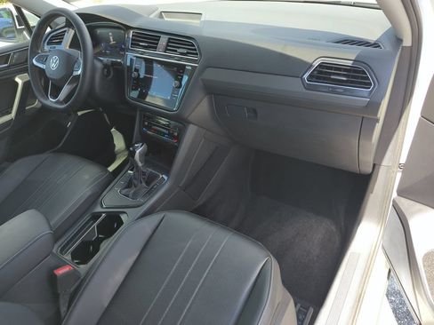 Used 2024 Volkswagen Tiguan SE FWD image 23