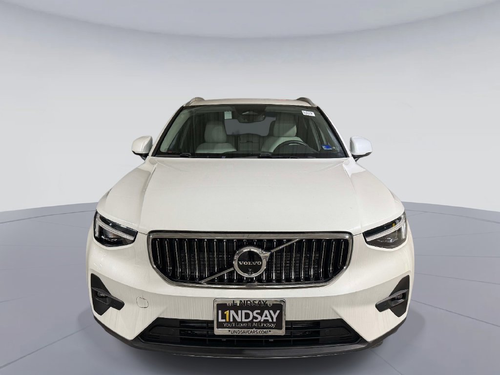Certified 2025 Volvo XC40 B5 Ultra w/ Protection Package Premier AWD/4WD image 2