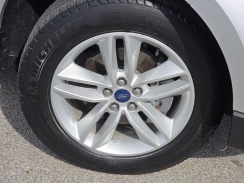 Used 2017 Ford Edge SEL FWD image 9