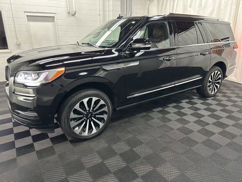 Used 2023 Lincoln Navigator L Reserve AWD/4WD image 5
