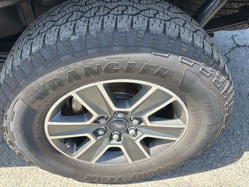 Used 2016 Ford F150 XLT w/ Equipment Group 302A Luxury image 9