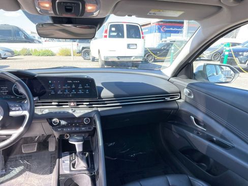 Used 2025 Hyundai Elantra Limited FWD image 38