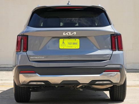 Used 2024 Kia Sorento S FWD image 10