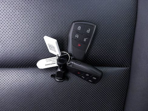 Used 2024 Chevrolet Traverse RS w/ LPO, Floor Liner Package AWD/4WD image 28