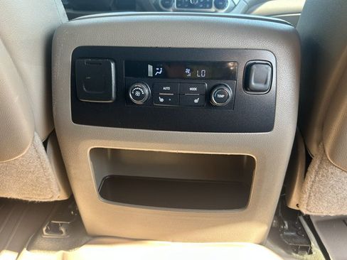 Used 2016 GMC Yukon XL SLT RWD image 13