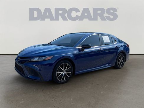 Used 2023 Toyota Camry SE FWD image 3