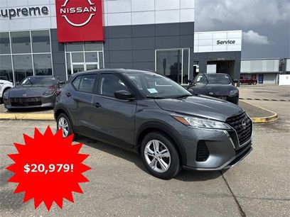 New 2025 Nissan Kicks Play S