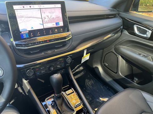 New 2026 Jeep Compass Limited w/ Sun, Sound & Navigation Group image 12