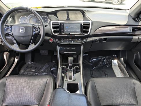 Used 2017 Honda Accord EX image 14