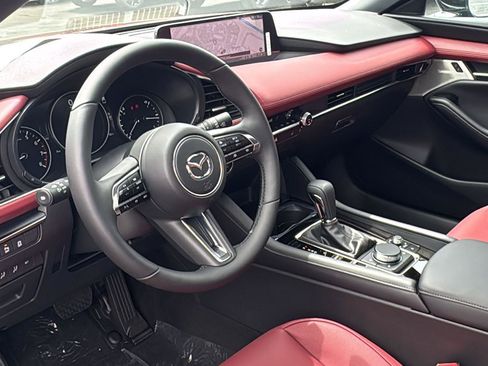 New 2026 MAZDA MAZDA3 Hatchback w/Premium Plus Pkg image 19