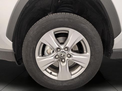 Used 2025 Toyota RAV4 LE AWD/4WD image 3