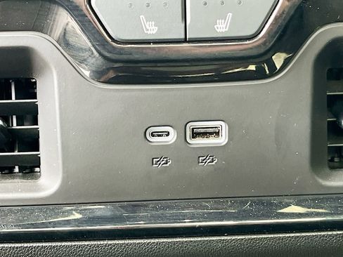 Used 2024 Chevrolet Silverado 2500 ZR2 w/ Technology Package AWD/4WD image 27