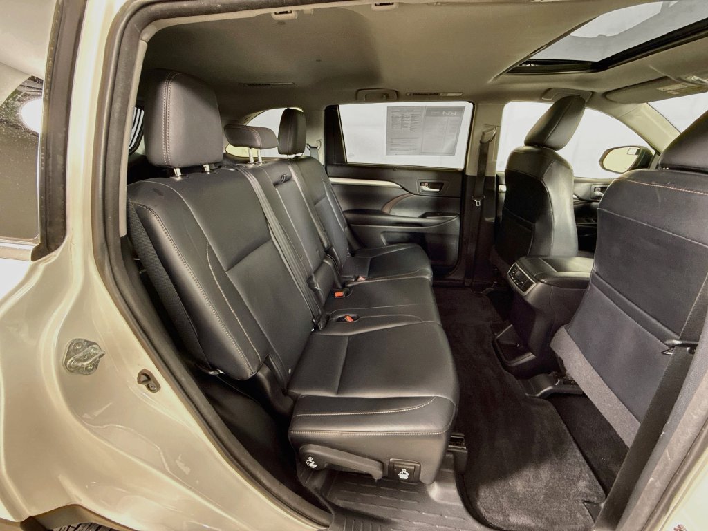 Used 2015 Toyota Highlander XLE AWD/4WD image 32
