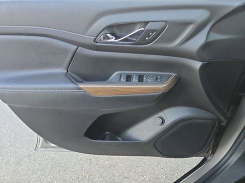 Used 2022 GMC Acadia SLE w/ Driver Convenience Package image 10