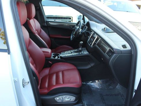 Used 2017 Porsche Macan Turbo AWD/4WD image 24