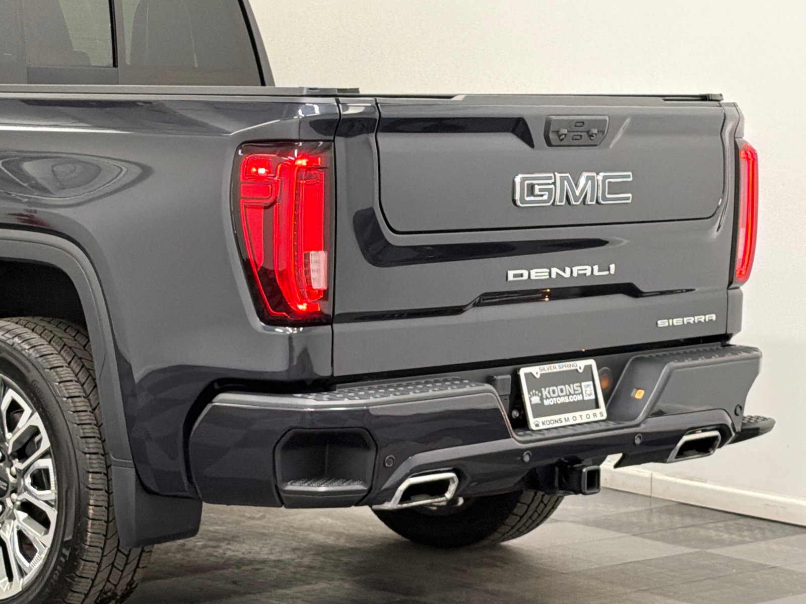 Used 2023 GMC Sierra 1500 Denali Ultimate AWD/4WD image 7