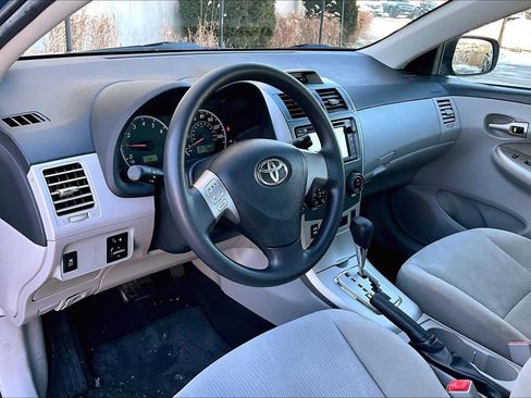 Used 2013 Toyota Corolla LE image 17