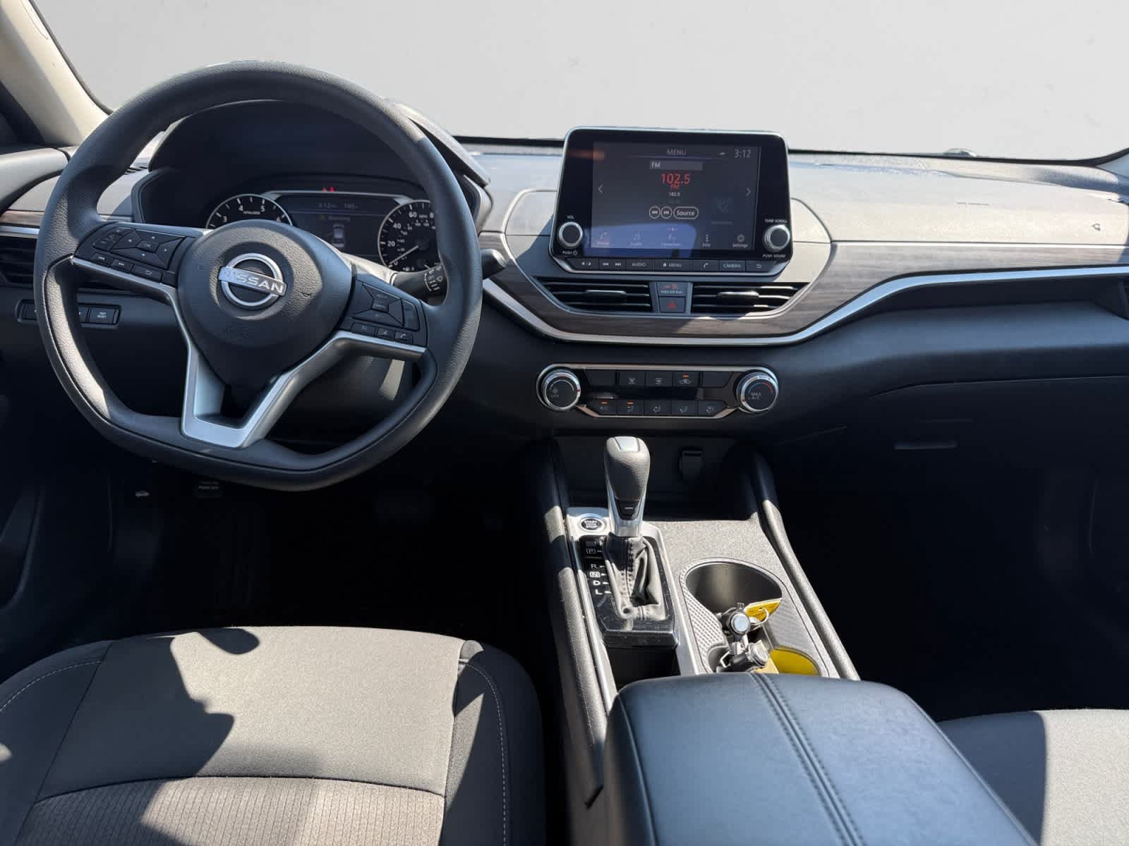 Used 2025 Nissan Altima 2.5 SV FWD image 10