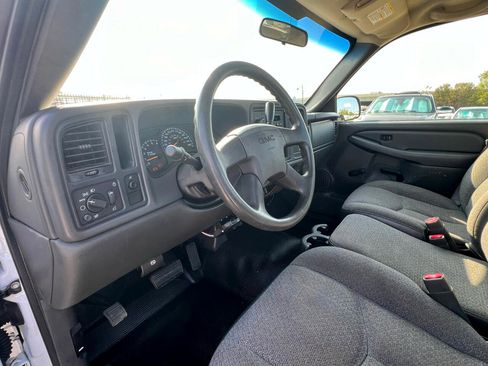 Used 2004 GMC Sierra 2500 W/T image 23