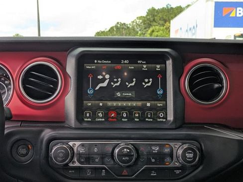 Used 2023 Jeep Wrangler Unlimited Rubicon w/ Cold Weather Group AWD/4WD image 19