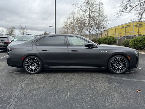 Used 2025 BMW i7 M70 image 7