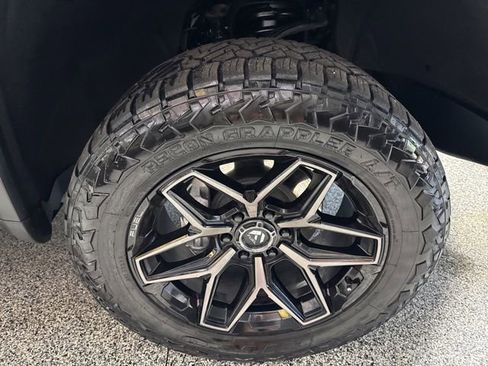 Used 2024 GMC Sierra 1500 AT4X AWD/4WD image 26