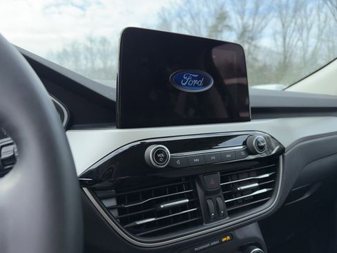 Used 2022 Ford Escape SE w/ Cold Weather Package image 15