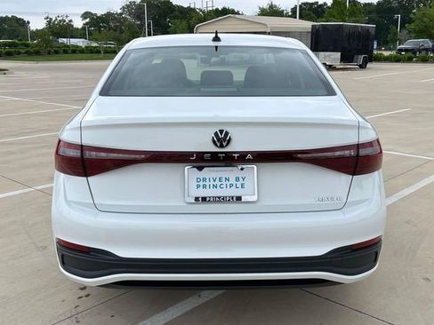 Certified 2025 Volkswagen Jetta Sport image 7