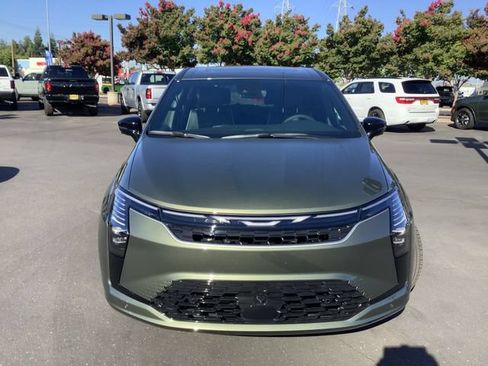 New 2027 Chrysler Pacifica Limited w/ Family Tech Group FWD image 4