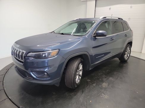 Used 2020 Jeep Cherokee Latitude Plus w/ Cold Weather Group AWD/4WD image 3