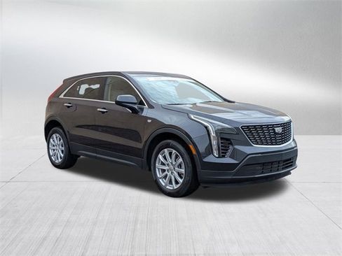 Certified 2023 Cadillac XT4 Luxury w/ Cold Weather Package image 3