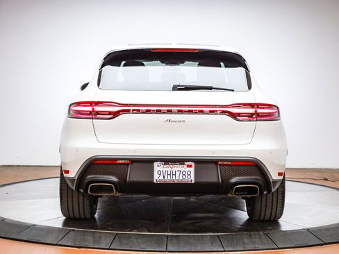 Certified 2025 Porsche Macan image 7