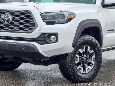 Used 2023 Toyota Tacoma TRD Off-Road w/ TRD Premium Off Road Package image 3