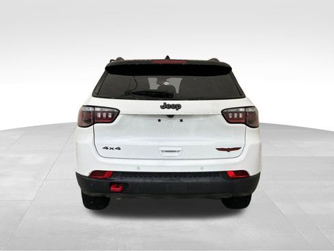 Used 2025 Jeep Compass Trailhawk AWD/4WD image 4
