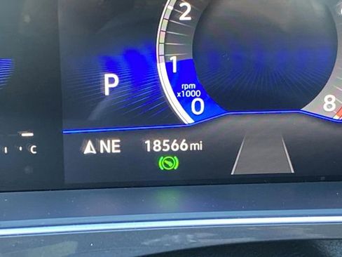 Used 2023 Volkswagen Tiguan SE image 6