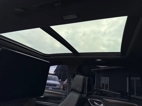 Used 2021 Chevrolet Suburban High Country image 36