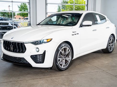 Used 2022 Maserati Levante Modena image 11
